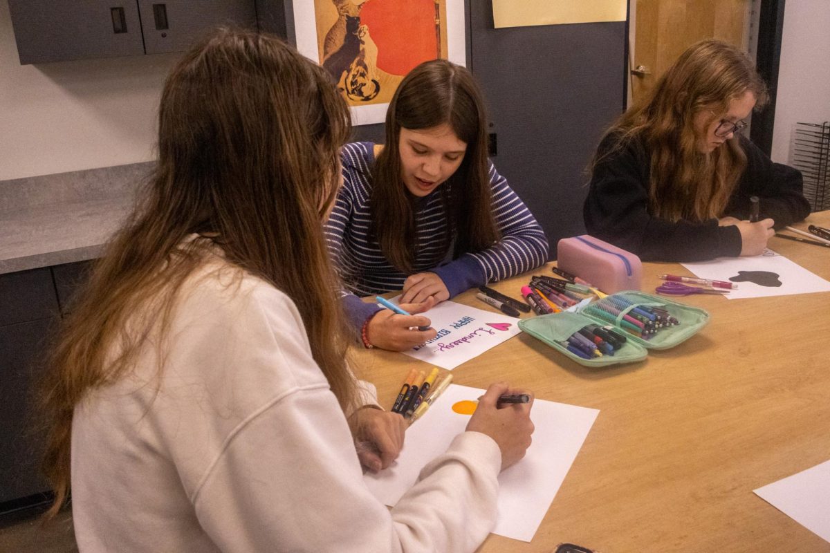 Art Club Holds First Meeting [Photo Gallery]