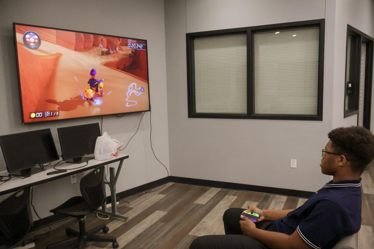 E-Sports Team Holds After School Practice [Photo Gallery]