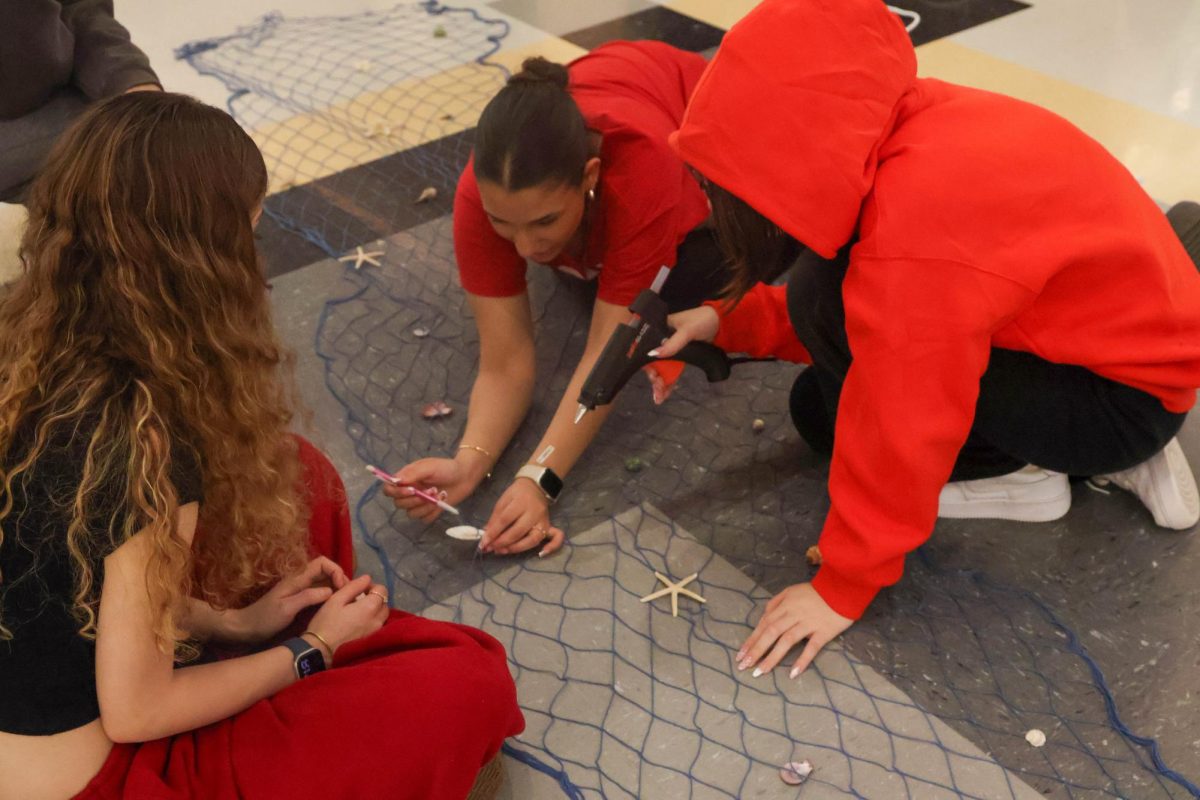 Student Council Prepares for the Snowcoming Dance [Photo Gallery]