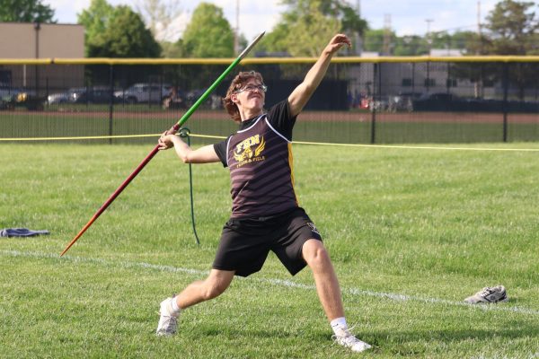 Track and Field Participates in Zumwalt North Invitational [Photo Gallery]