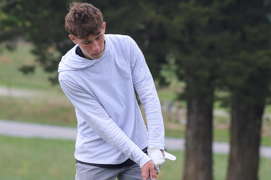 Wyatt Volkerding swings golf club in a tournament